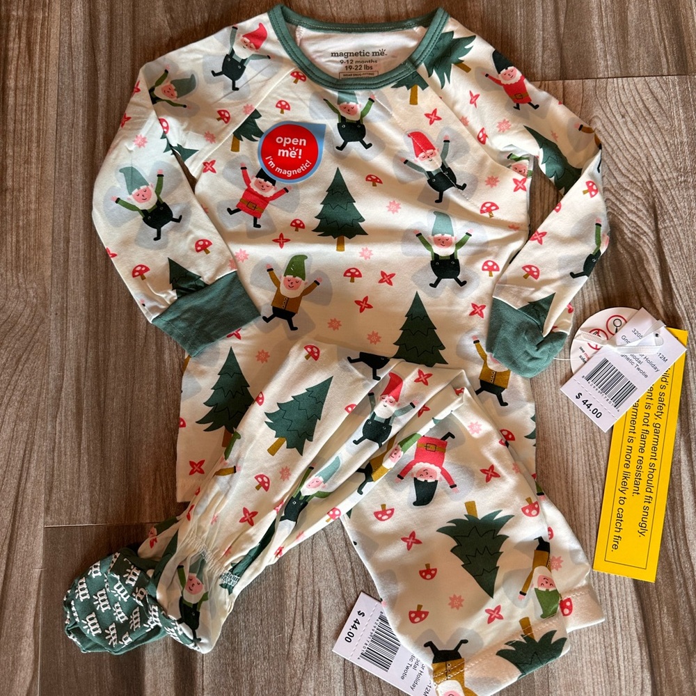 Magnetic Me NWT Gnome for the Holidays 9-12 Twotie